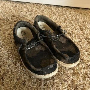 Hey dude toddler size 10 camo shoe